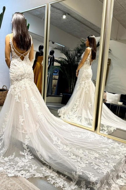 Vestidos de Noiva Compridos Estilo Sereia com Aplicações e Sem Mangas em Renda
