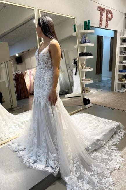 Vestidos de Noiva Compridos Estilo Sereia com Aplicações e Sem Mangas em Renda