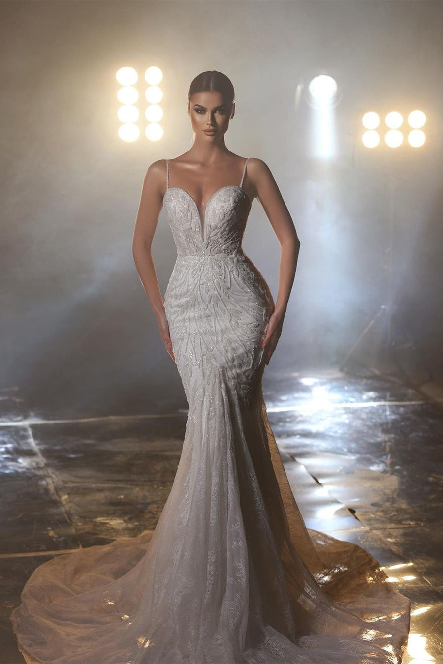 Designer Langes Meerjungfrau Spaghettiträger V-Ausschnitt Brautkleid mit Spitze