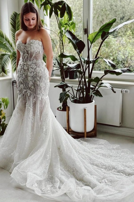 Abito da sposa lungo a sirena senza spalline in pizzo con paillettes e strascico
