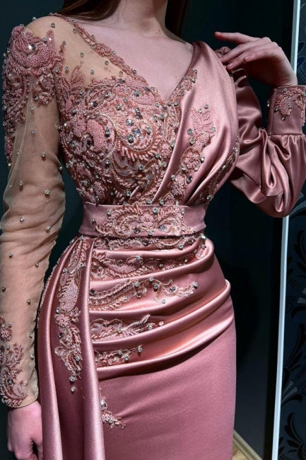 Vestido de noite comprido cor-de-rosa com renda bordada e mangas compridas