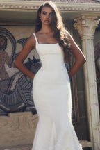 Robe de mariée longue blanche en satin, coupe sirène, bretelles fines spaghetti