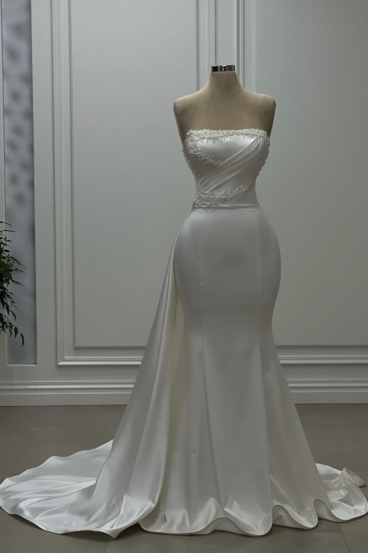 Vestido de Noiva Marfim de Cetim, Sem Alças e Sem Mangas, com Contas, Estilo Sereia, de Designer