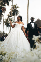 Abiti da sposa a linea ad A con scollo a barca e pizzo, stile principessa di design