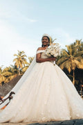 Abiti da sposa a linea ad A con scollo a barca e pizzo, stile principessa di design