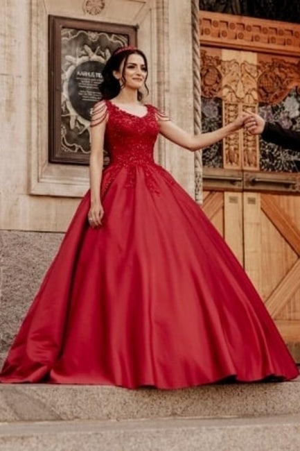Robes de mariée rouges sans manches en ligne A avec dentelle conçues par un créateur