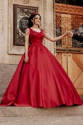 Robes de mariée rouges sans manches en ligne A avec dentelle conçues par un créateur