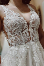 Abiti da sposa semplici a linea ad A con scollo a V e pizzo