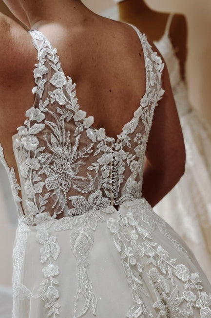 Abiti da sposa semplici a linea ad A con scollo a V e pizzo