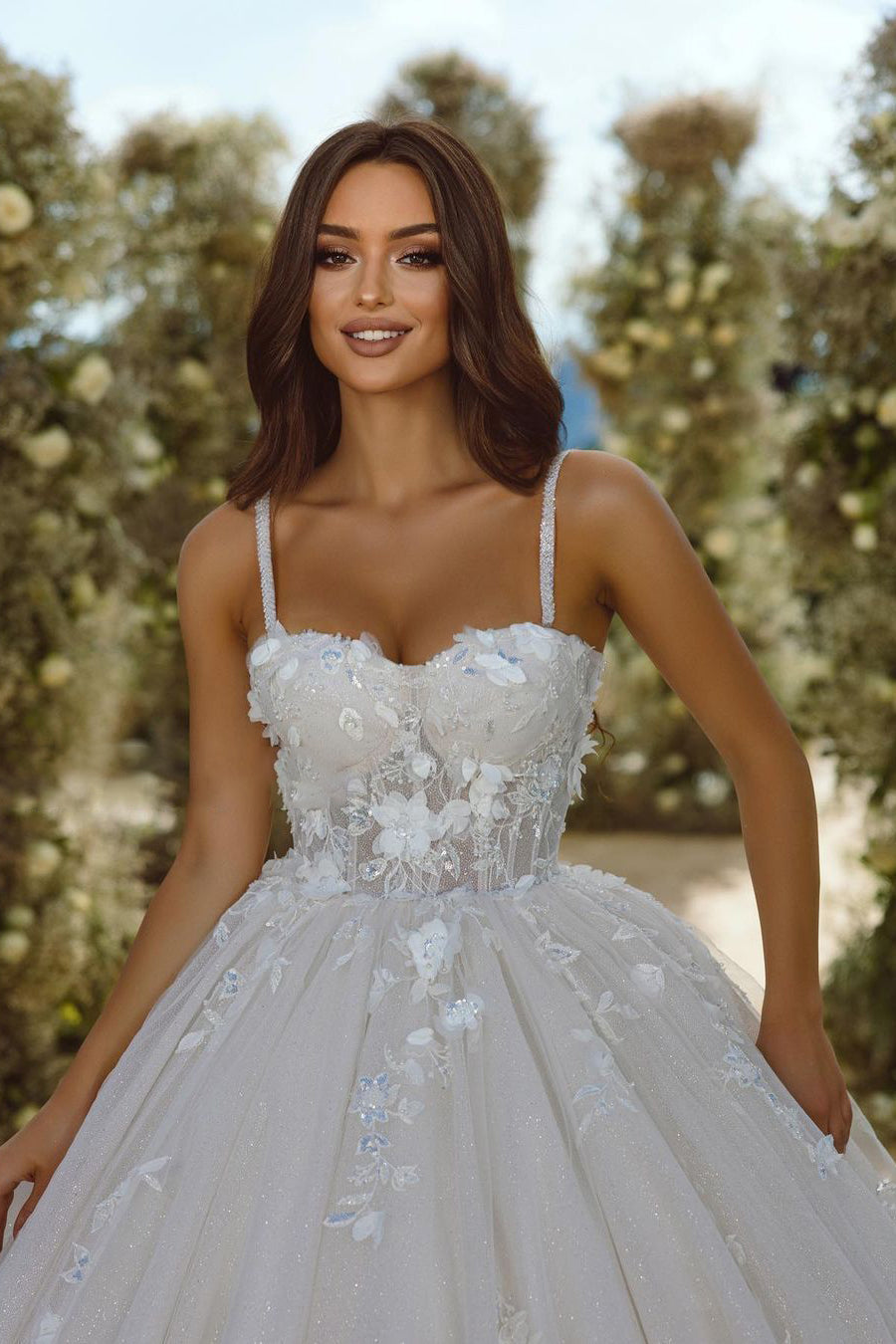 Vestido de Noiva Comprido em Linha A com Alças Finas de Estilo Designer, Aplicações e Sem Mangas com Renda