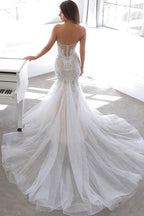 Abito da sposa estivo in pizzo a sirena con scollo a cuore di stile da stilista