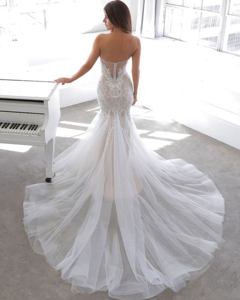 Abito da sposa estivo in pizzo a sirena con scollo a cuore di stile da stilista
