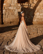 Abito da sposa lungo a linea ad A con pizzo scintillante e spacco, dal design romantico