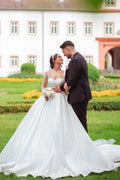 Abiti da sposa lunghi in raso bianco con pizzo e maniche lunghe, dal design romantico