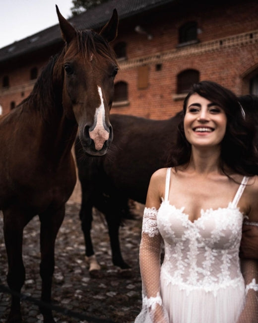 Abiti da sposa di stilista con pizzo | Abiti da sposa a guaina