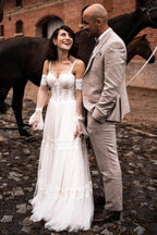 Abiti da sposa di stilista con pizzo | Abiti da sposa a guaina