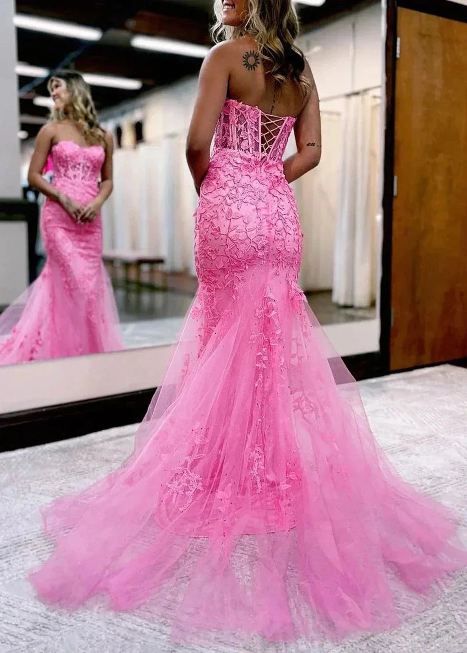 Vestido largo de fiesta con escote corazón, encaje y apliques, color rosa sirena