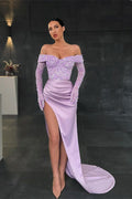Langärmliges Meerjungfrau-Ballkleid mit schulterfreiem Satin und Pailletten und Schlitz