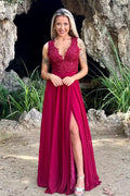 Robe longue de soirée en mousseline à encolure en V et fente avant avec appliques en dentelle élégantes