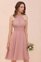 Staubrosa knielanges Brautjungfernkleid mit Neckholder aus Chiffon, Kleid der Trauzeugin