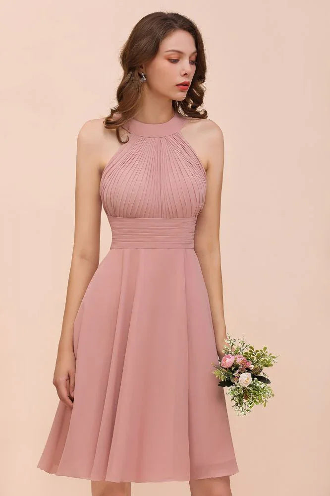 Staubrosa knielanges Brautjungfernkleid mit Neckholder aus Chiffon, Kleid der Trauzeugin