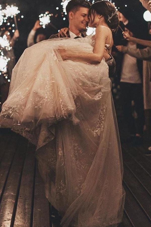 Romantic Long Tulle Lace Wedding Dress with Spaghetti Straps A Line V Neck