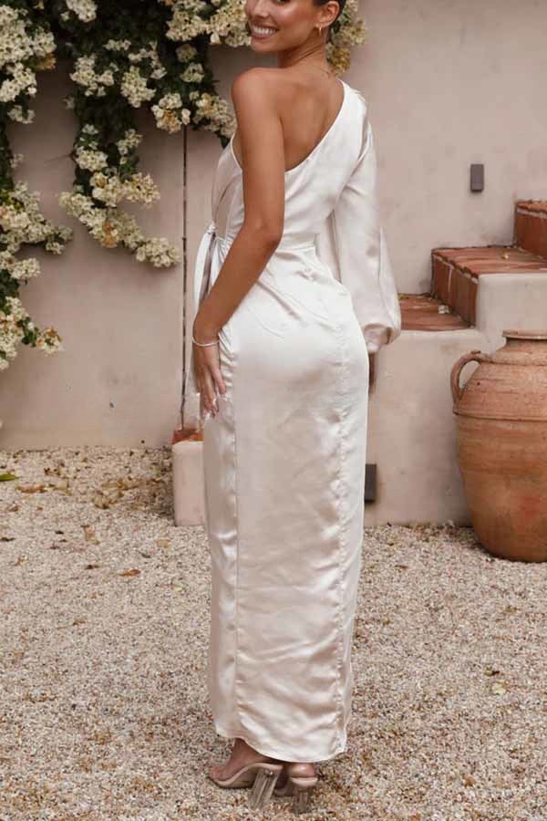 Abito Midi in Satin con Spalla Scoperta, Fiocco Frontale e Spacco Laterale dal Fascino Romantico