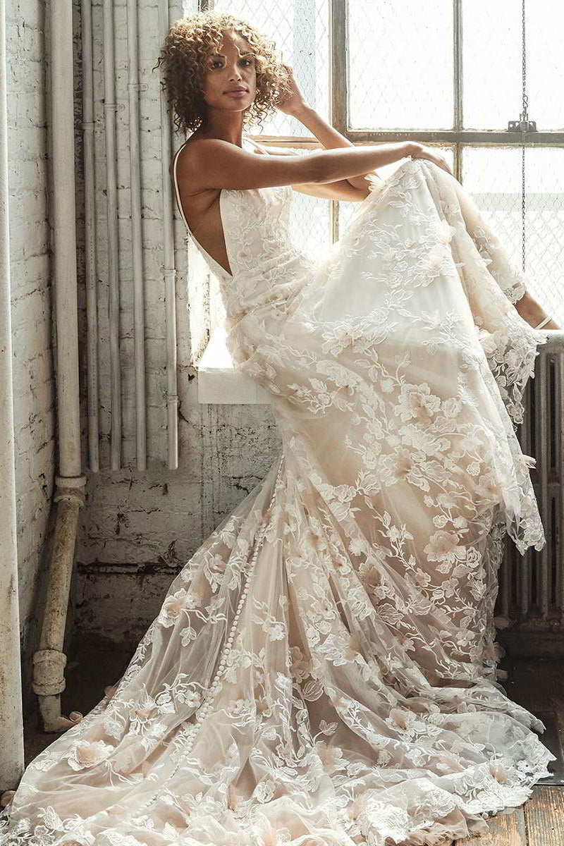 Elegant Spaghetti Strap Sleeveless Lace Appliques Wedding Dress