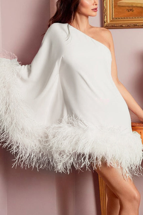 Vestito corto da festa con spalla scoperta e orlo a piume Vegas Living