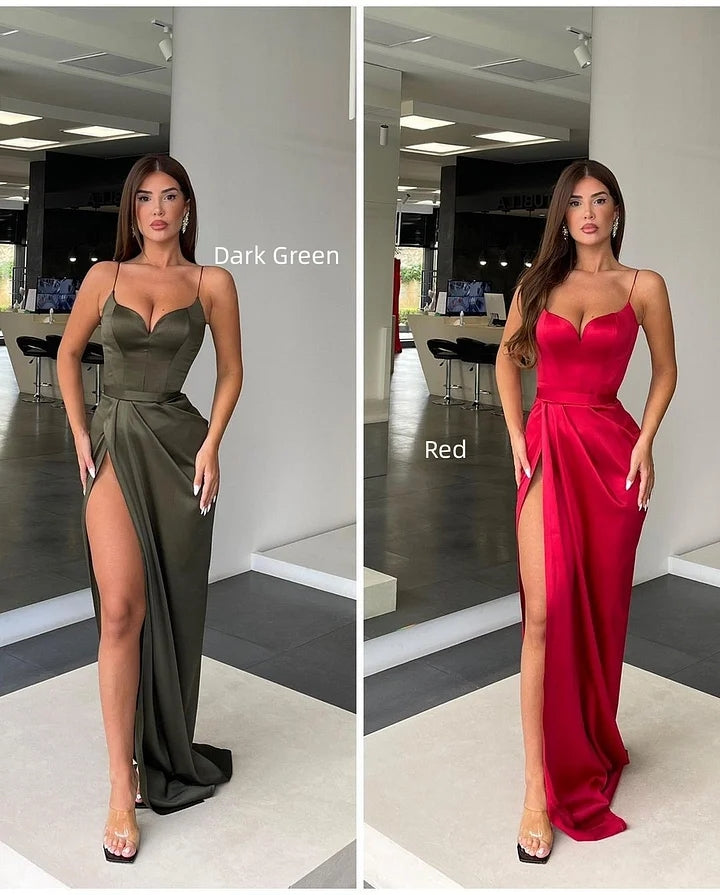 Vestido de cerimónia longo de sereia com decote coração, alças finas e sem mangas, com racha