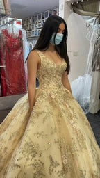 Vestido Luxuoso de Champanhe com Decote em V para Quinceanera Vestido de Princesa Vestido de Baile de Champanhe Y593