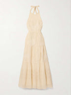 Elegante vestido largo con cuello halter, encaje y malla adornados 