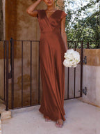 Robe de soirée unie en satin avec encolure en V et traîne en éventail pour le printemps/été