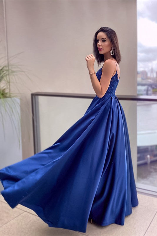Vestido de Baile Azul Regal com Alças Finas de Espaguete e Aplicação de Renda com Bolsos Elegantes