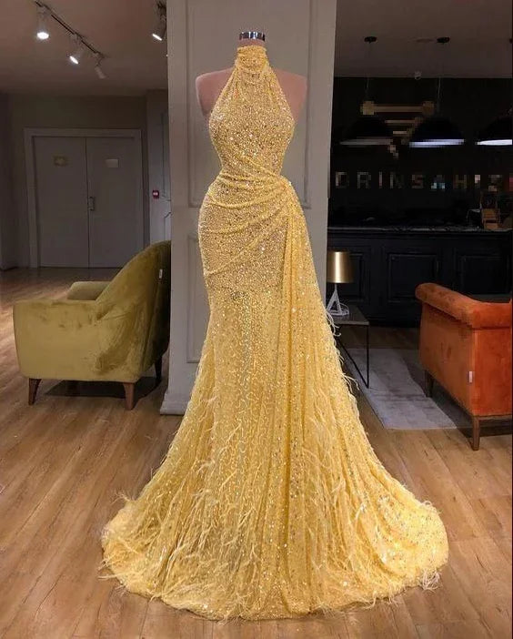 فستان سهرة أصفر لامع بدون أكمام برقبة عالية مزين بالترتر تصميم حورية البحر لحفلات التخرج Y7712