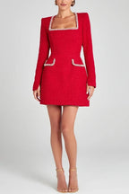 Vestido Mini com Tecido Tweed Feminino e Glamoroso, Aplicações de Pérolas, Manga com Fenda Longa e Bolsos