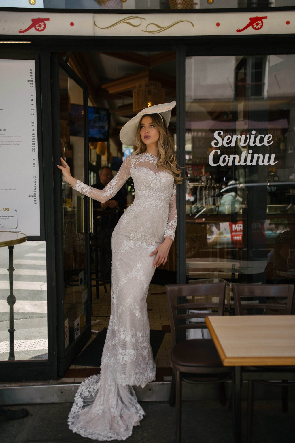 Unmissable White Applique Floor Length Wedding Dress With Lace Bodice