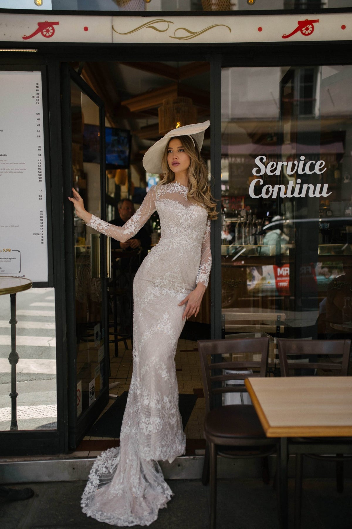 Unmissable White Applique Floor Length Wedding Dress With Lace Bodice