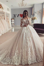 Modern Bateau Lace Appliques Long Sleeve A Line Tulle Wedding Dress