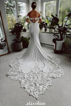 Vestido de Noiva Branco Longo Elegante com Renda, Ombros Descobertos e Cauda de Sereia