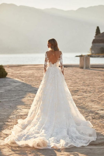 Robes de mariée élégantes en ligne A avec appliques en dentelle et manches