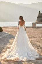 Robes de mariée élégantes en ligne A avec appliques en dentelle et manches