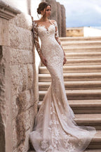 Abito da sposa elegante a linea ad A con maniche lunghe in pizzo e strascico staccabile