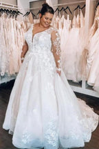 Vestidos de noiva elegantes em linha A com decote em V de renda, tamanhos grandes, com mangas compridas