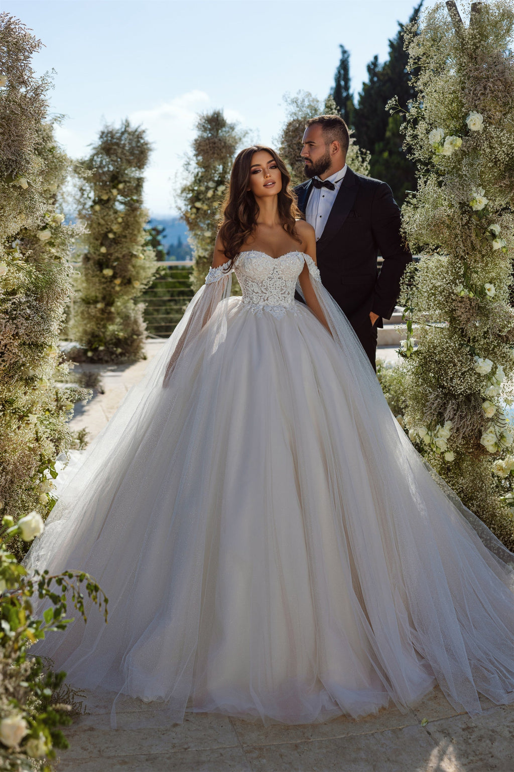 Elegant A-line Off-the-shoulder Tulle Lace Appliques Wedding Dress