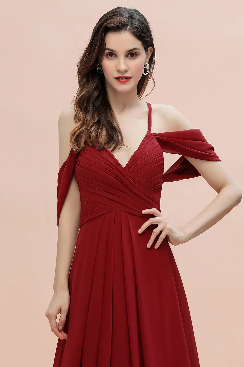 Elegantes A-Linien Kleid mit schulterfreiem V-Ausschnitt und gerafftem langen Brautjungfernkleid