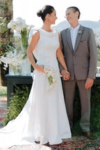 Abito da sposa bianco elegante in raso a linea ad A senza maniche con strascico