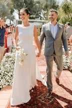 Abito da sposa bianco elegante in raso a linea ad A senza maniche con strascico
