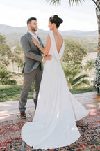 Abito da sposa bianco elegante in raso a linea ad A senza maniche con strascico