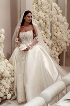 Robe de mariée blanche élégante en tulle, ligne A, décolleté arrondi, sans manches, ornée d'appliques